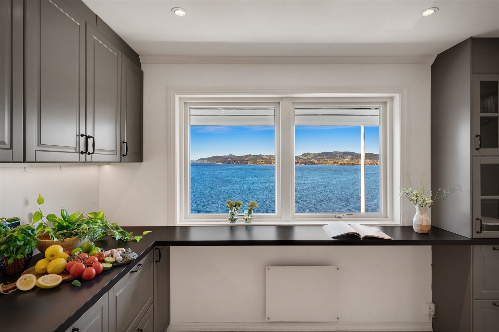 - Den gode skap- og benkeplassen gjør matlagingen til en drøm - Galleribilde