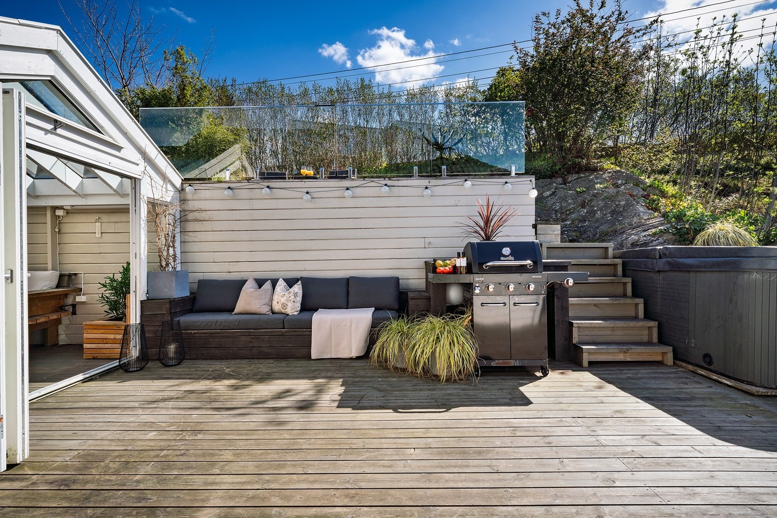 - Fra terrassen har du tilgang til en fantastisk vinterhage på 16m² - Galleribilde