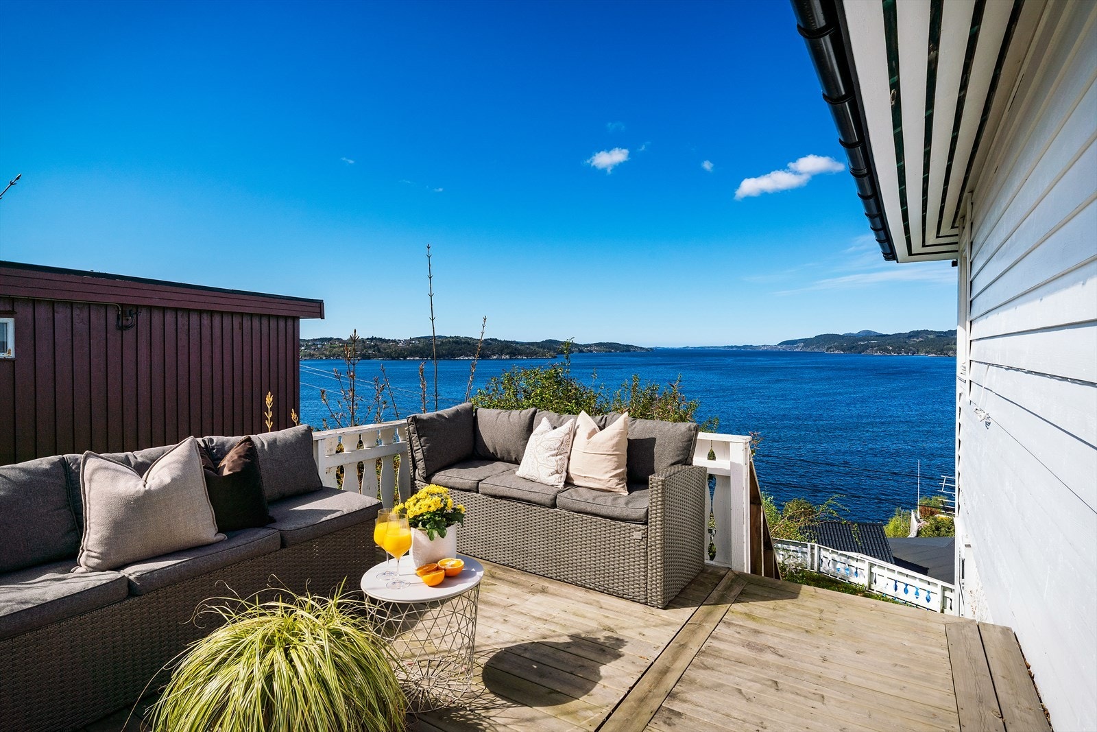 - En drømmeutsikt av de sjeldne! Med sin nærhet til sjø, må området betegnes som et eldorado for fiske og maritime opplevelser - Galleribilde