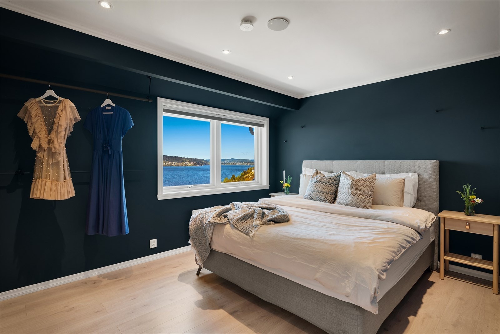 - Hovedsoverommet er av god størrelse og har god plass til seng av ønsket størrelse - Galleribilde