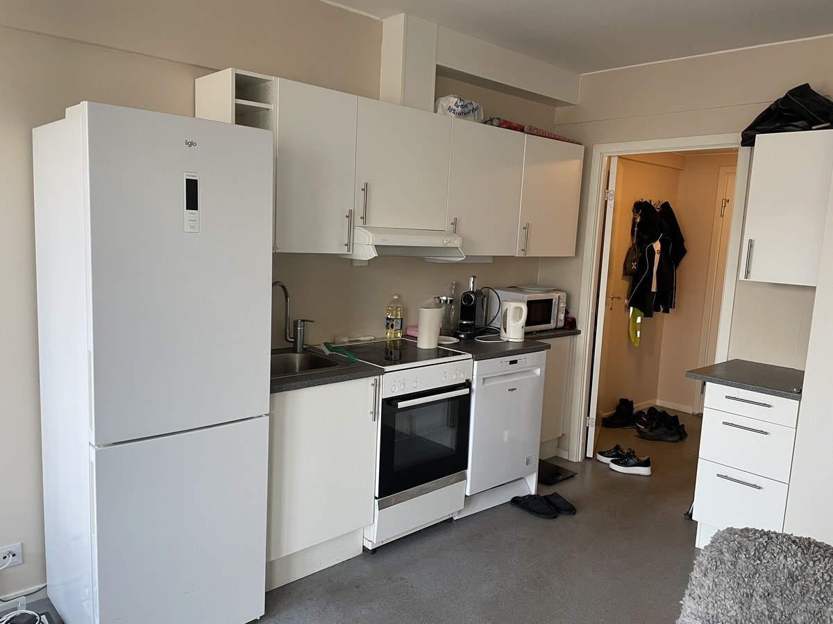 Allrom, kjøkken del Galleribilde