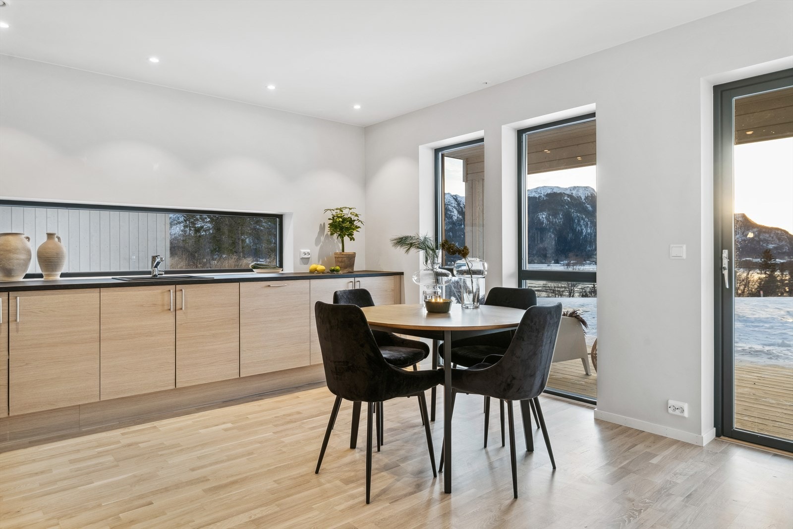 Kjøkkenleverandør er JKE, både for hoveddel og utleie. Galleribilde
