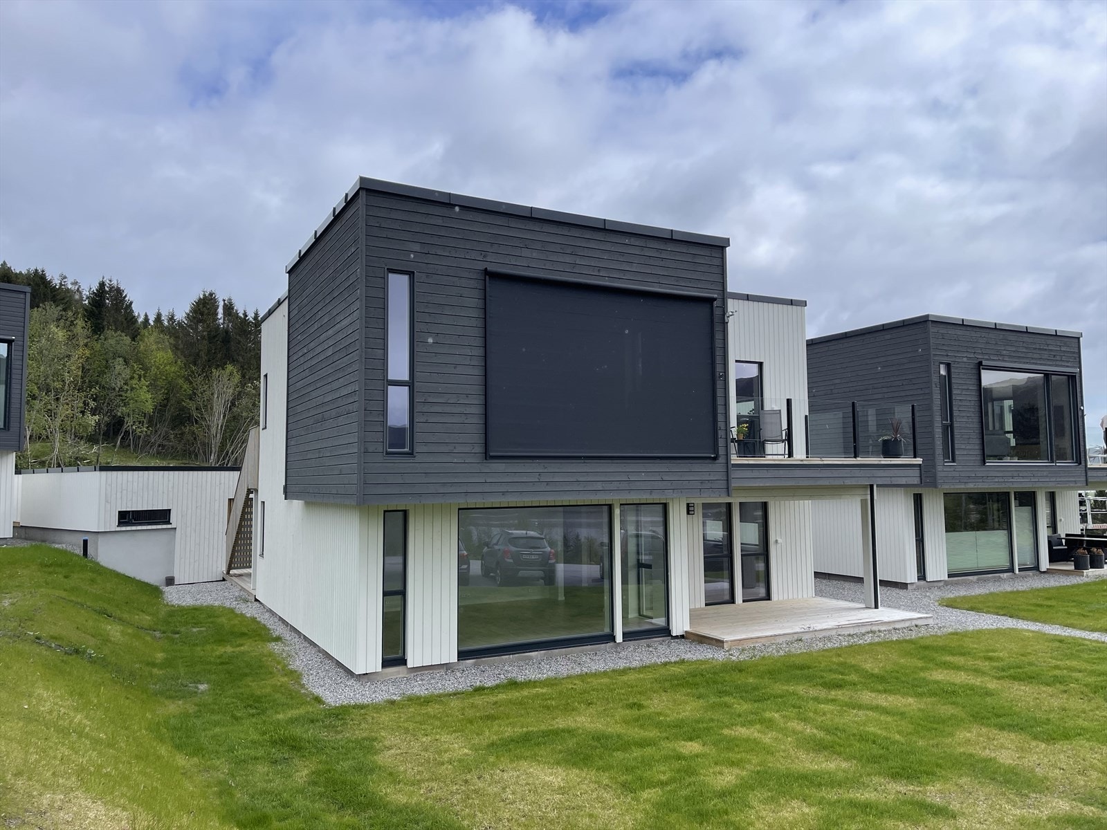 Leiligheten er 1 av 4 leiligheter i et borettslag. Galleribilde