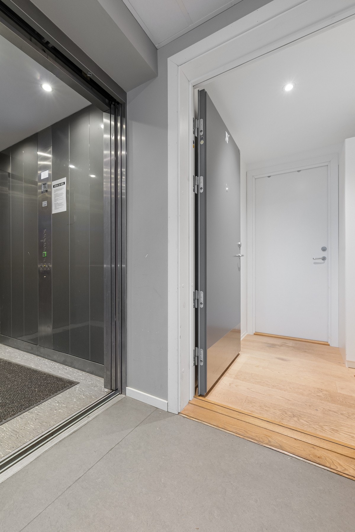 Direkte adkomst til boligen via heis. Galleribilde