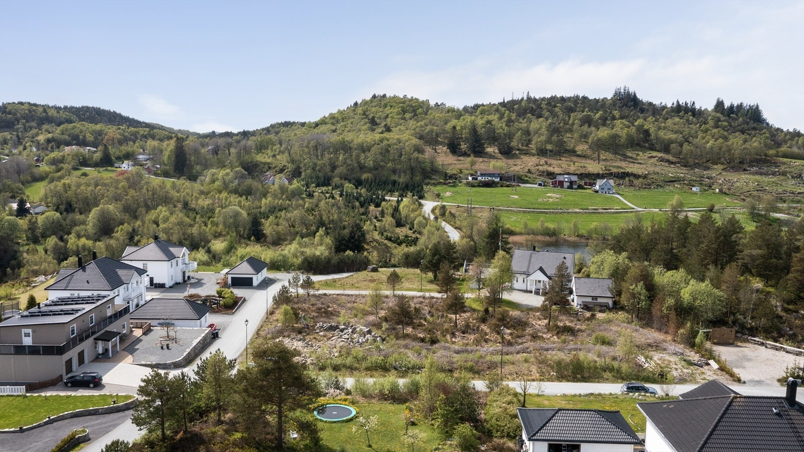 Vann og avløp ligger i nærheten - det er også mulighet for tilknytning til fiber Galleribilde