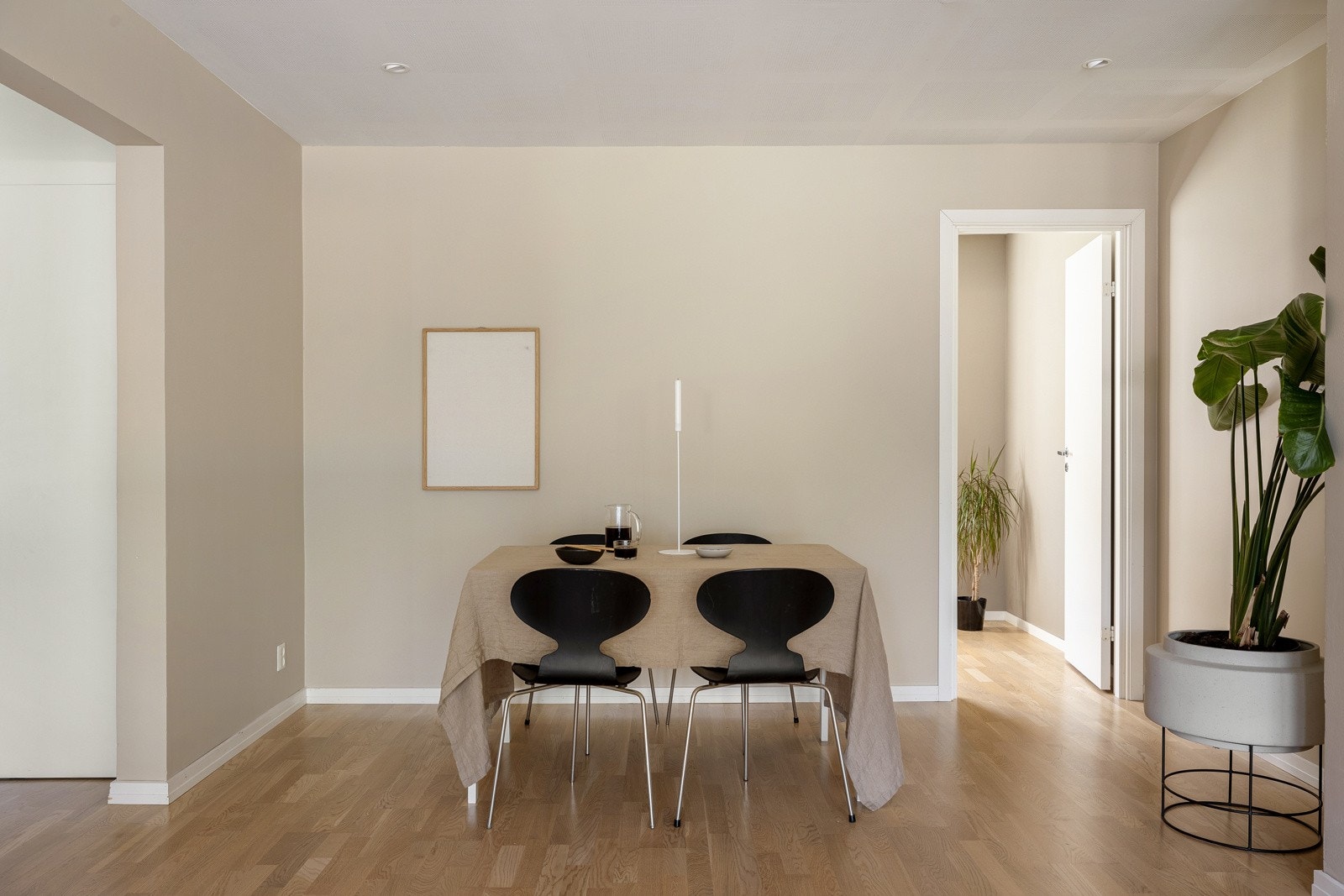 Gulvet er av lun eikeparkett. Galleribilde