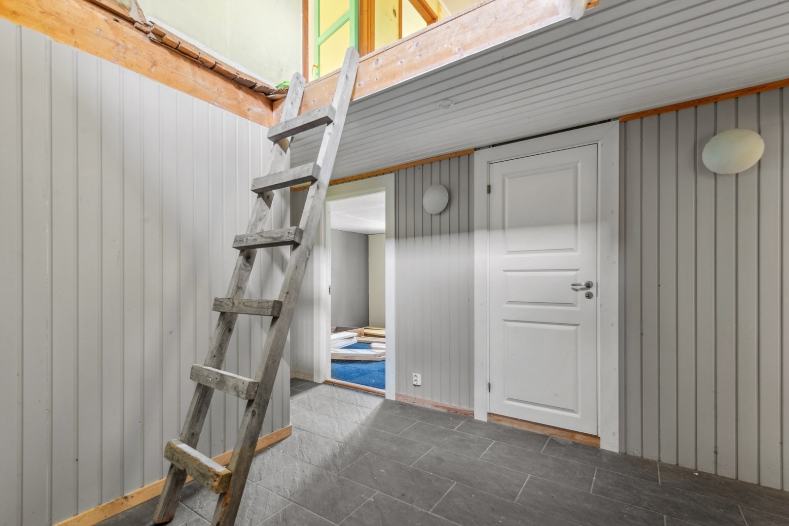 Gangen er etablert i en byggemeldt bod. Omgjøringen er søknadspliktig; se punktet "ferdigattest" i salgsoppgaven for mer informasjon. Galleribilde