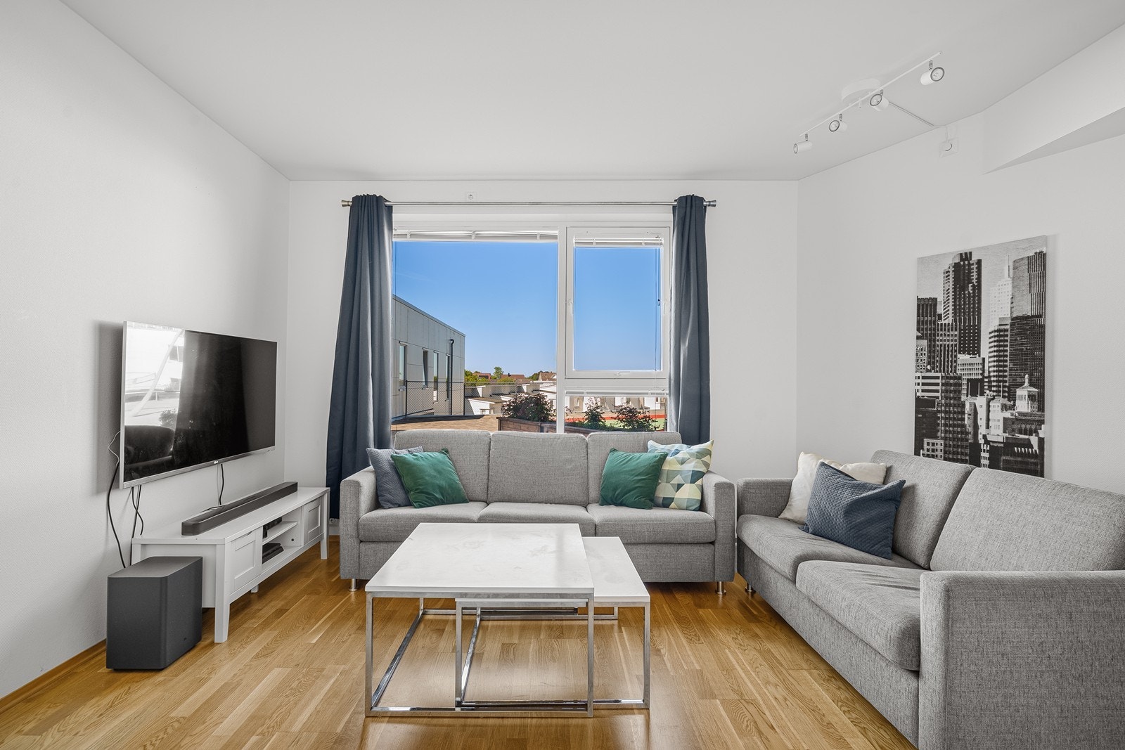 Lys og lettstelt 1-roms leilighet fra 2015. Galleribilde