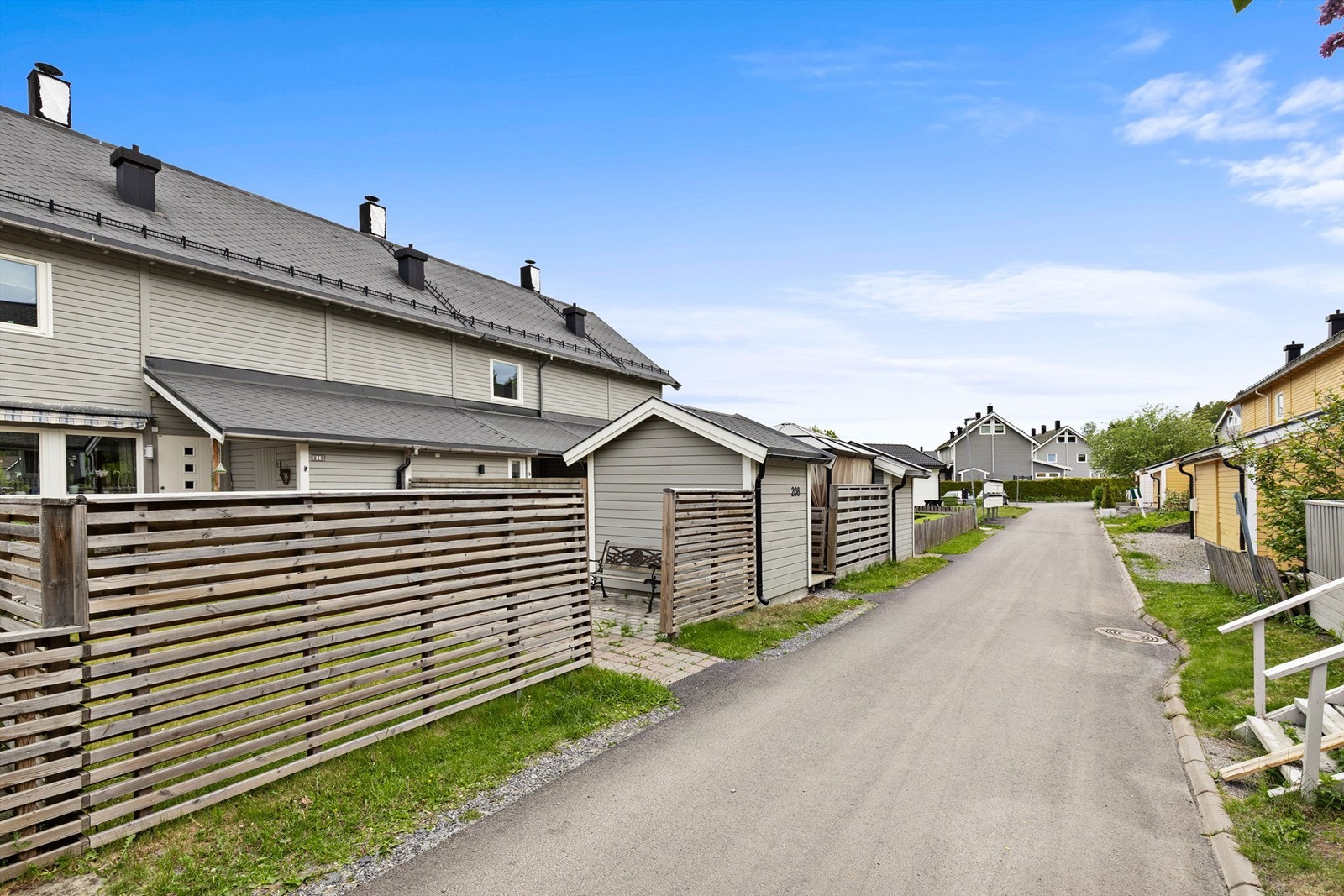 Munkebekken er et barnevennlig og lite trafikkert borettslag med kort vei til alt man har behov for. Galleribilde