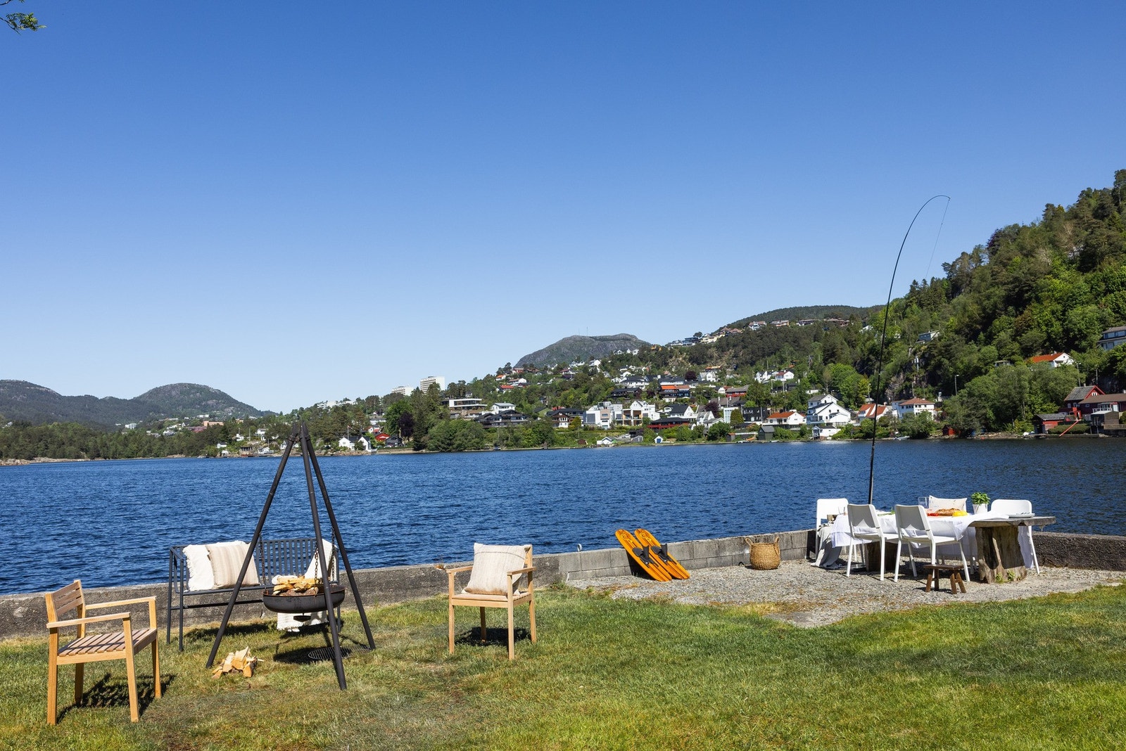 Dette er en eiendom som svært sjelden kommer for salg - perfekt for dem som verdsetter natur, ro og særpreg i grønne omgivelser. Galleribilde