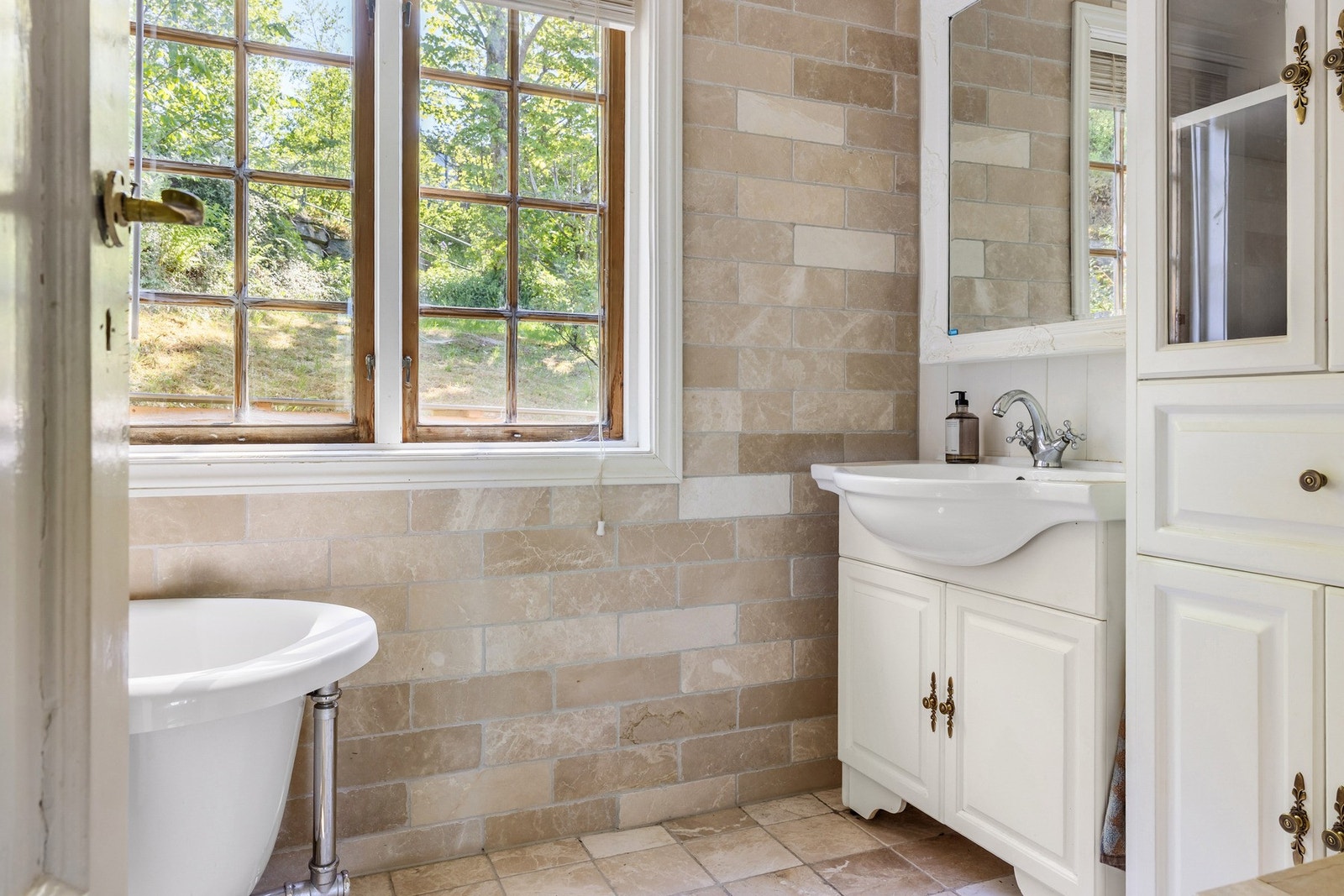 Badet er helfliset. Galleribilde