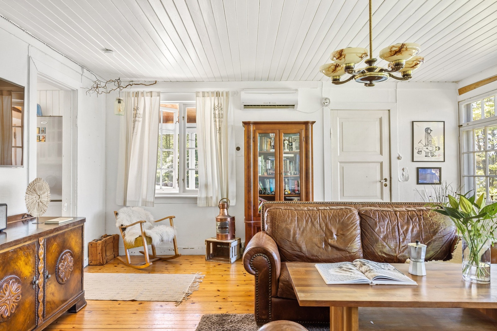 Overflatene er holdt i lyse og moderne fargetoner. Galleribilde