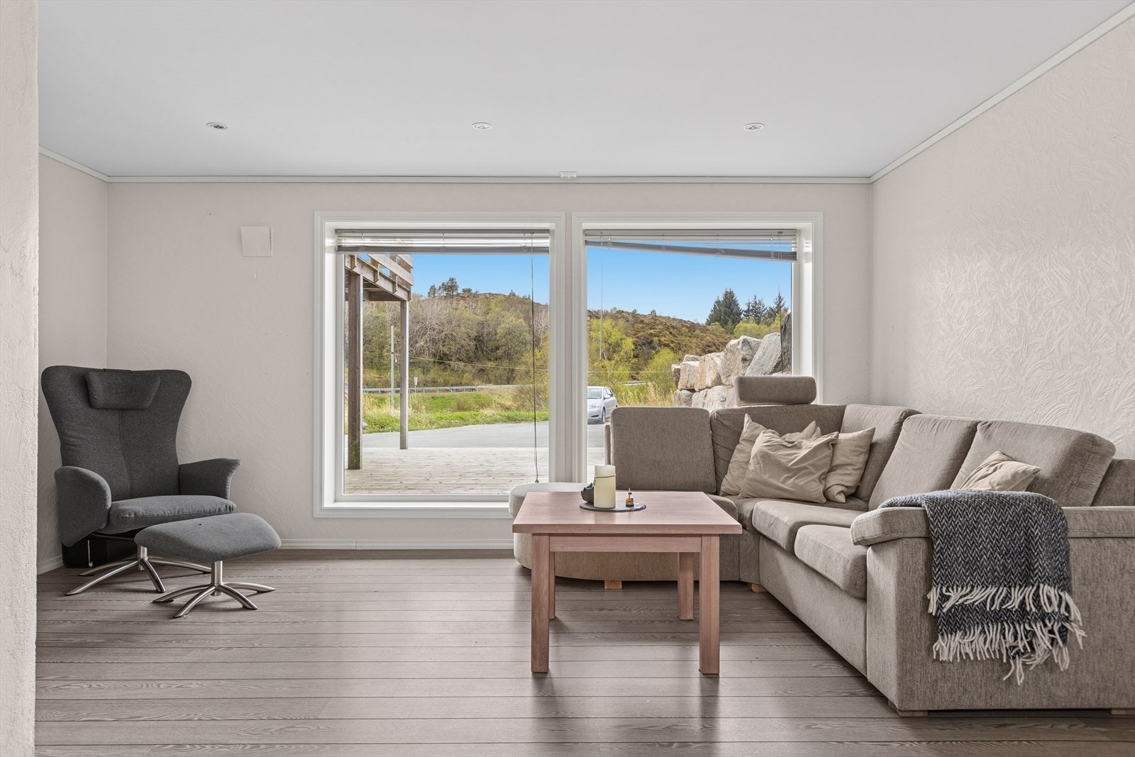 Hybelen er i dag utleid til 8 500,- pr. mnd. Leietaker ønsker å videreføre leieforholdet. Galleribilde