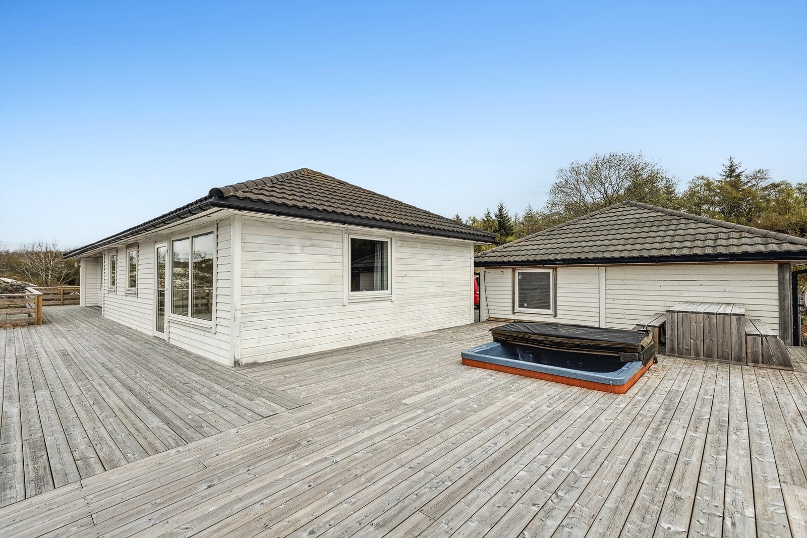 På terrassen er det gode og uhindret solforhold. Galleribilde