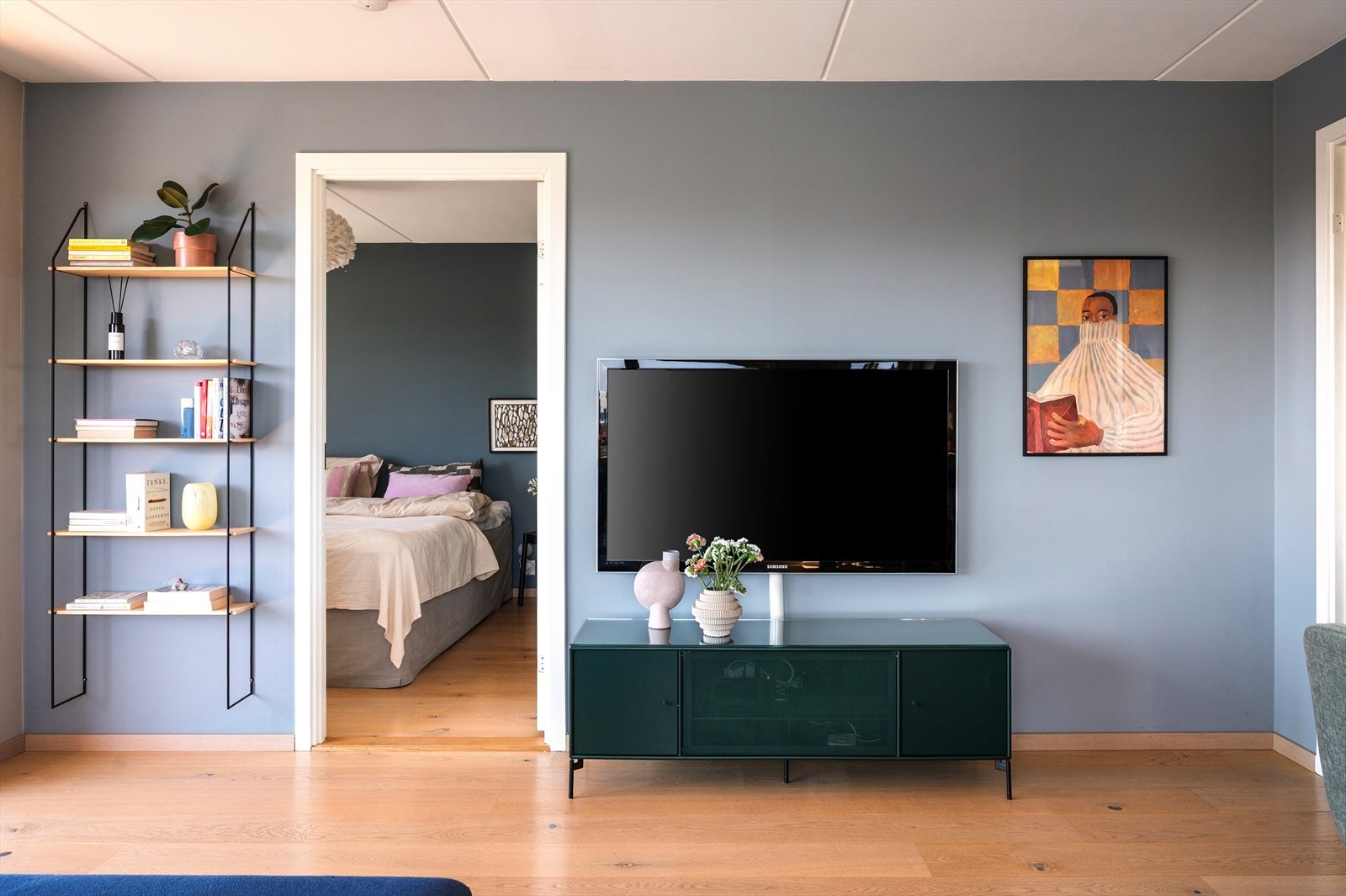 Hoveddelen i boligen har to soverom, i tillegg til at det finnes en hybeldel. Galleribilde