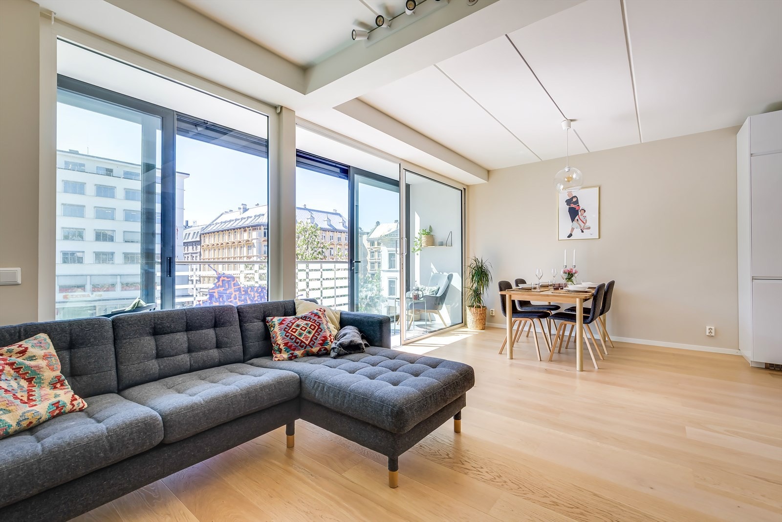 En lekker og moderne 3-romsleilighet beliggende i 3. etasje i et veletablert borettslag. Galleribilde