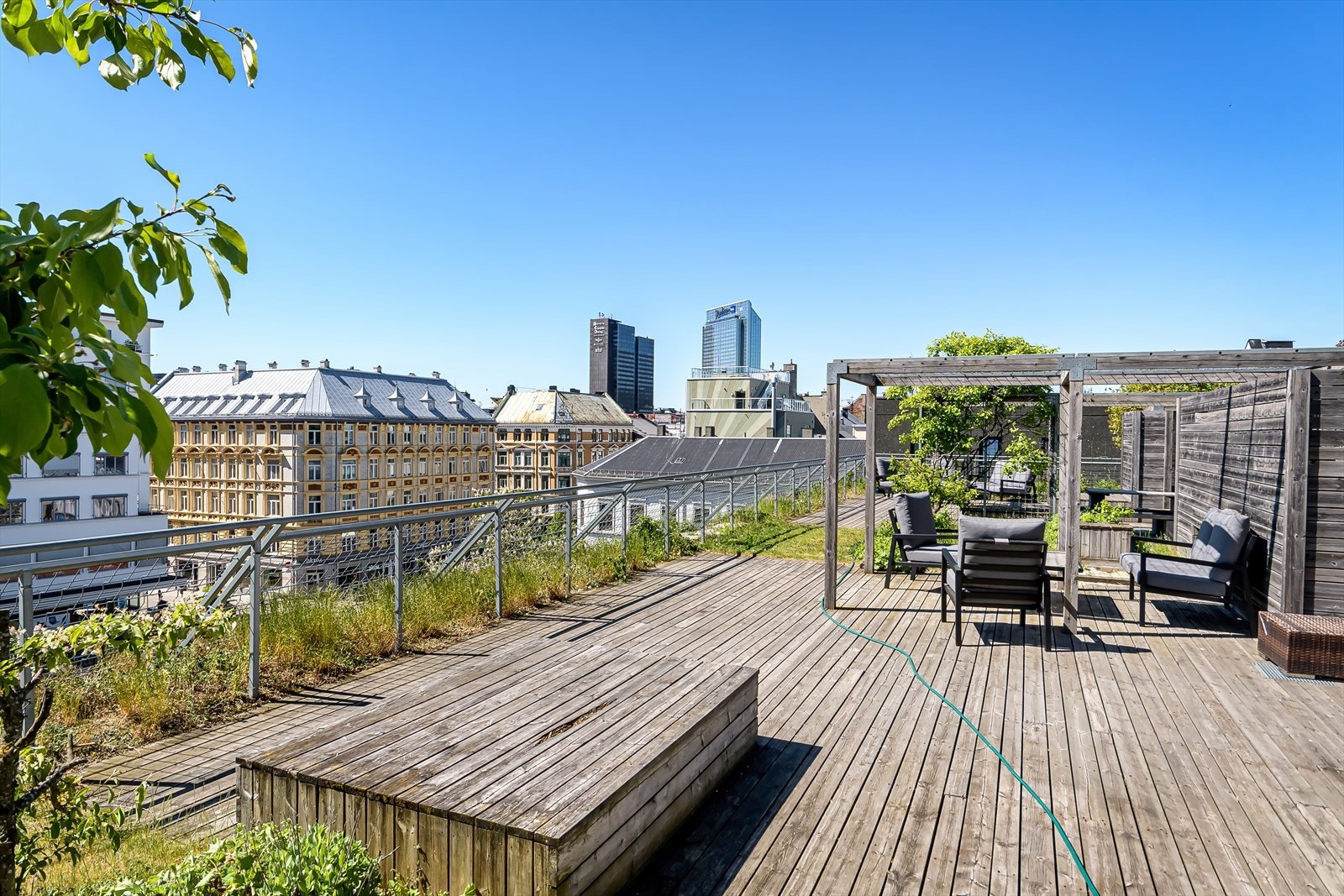 En fantastisk beliggenhet for deg som ønsker å bo svært sentralt, men likevel i rolige omgivelser! Galleribilde