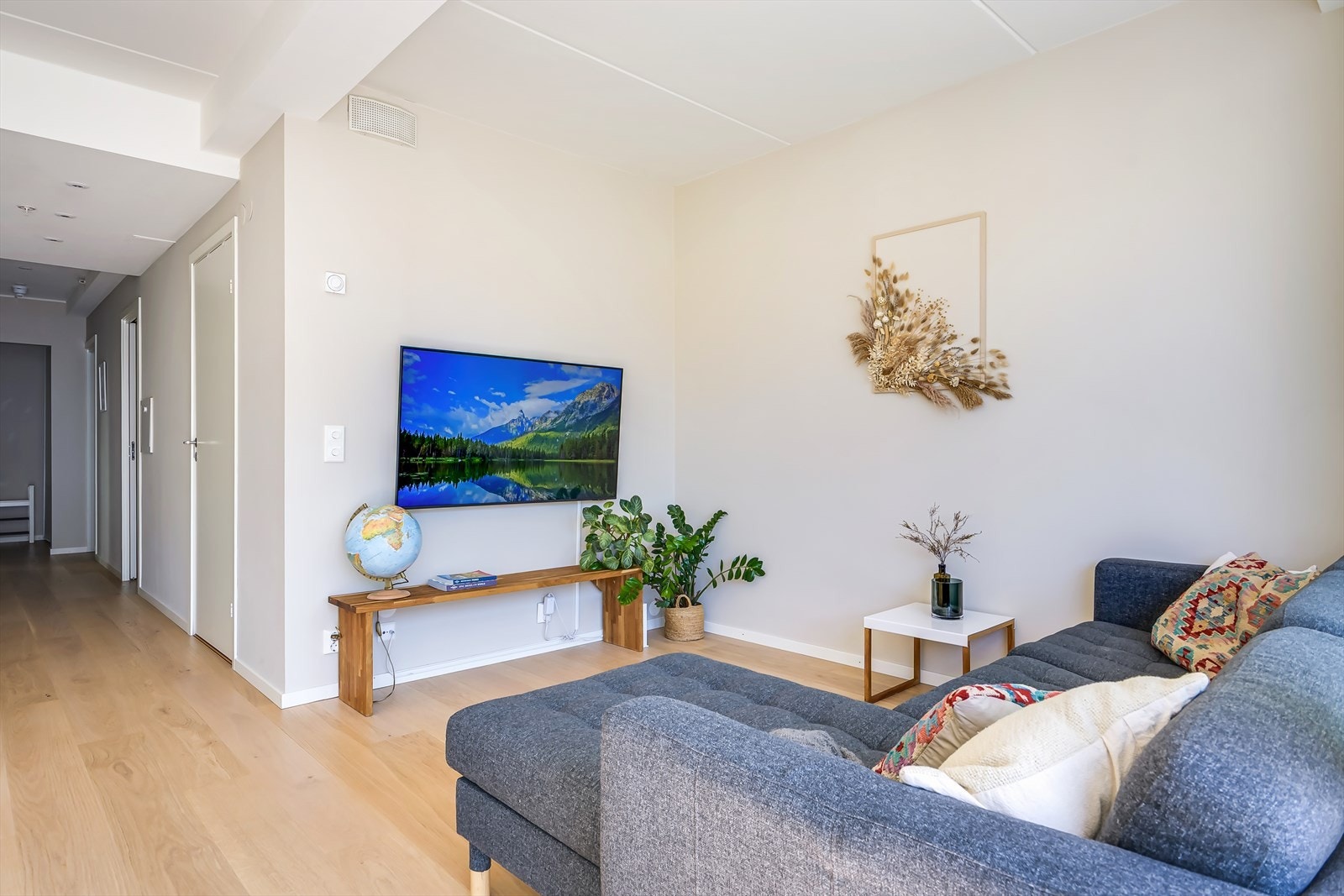 Hele leiligheten har vannbåren gulvvarme med unntak bad som har elektrisk gulvvarme Galleribilde