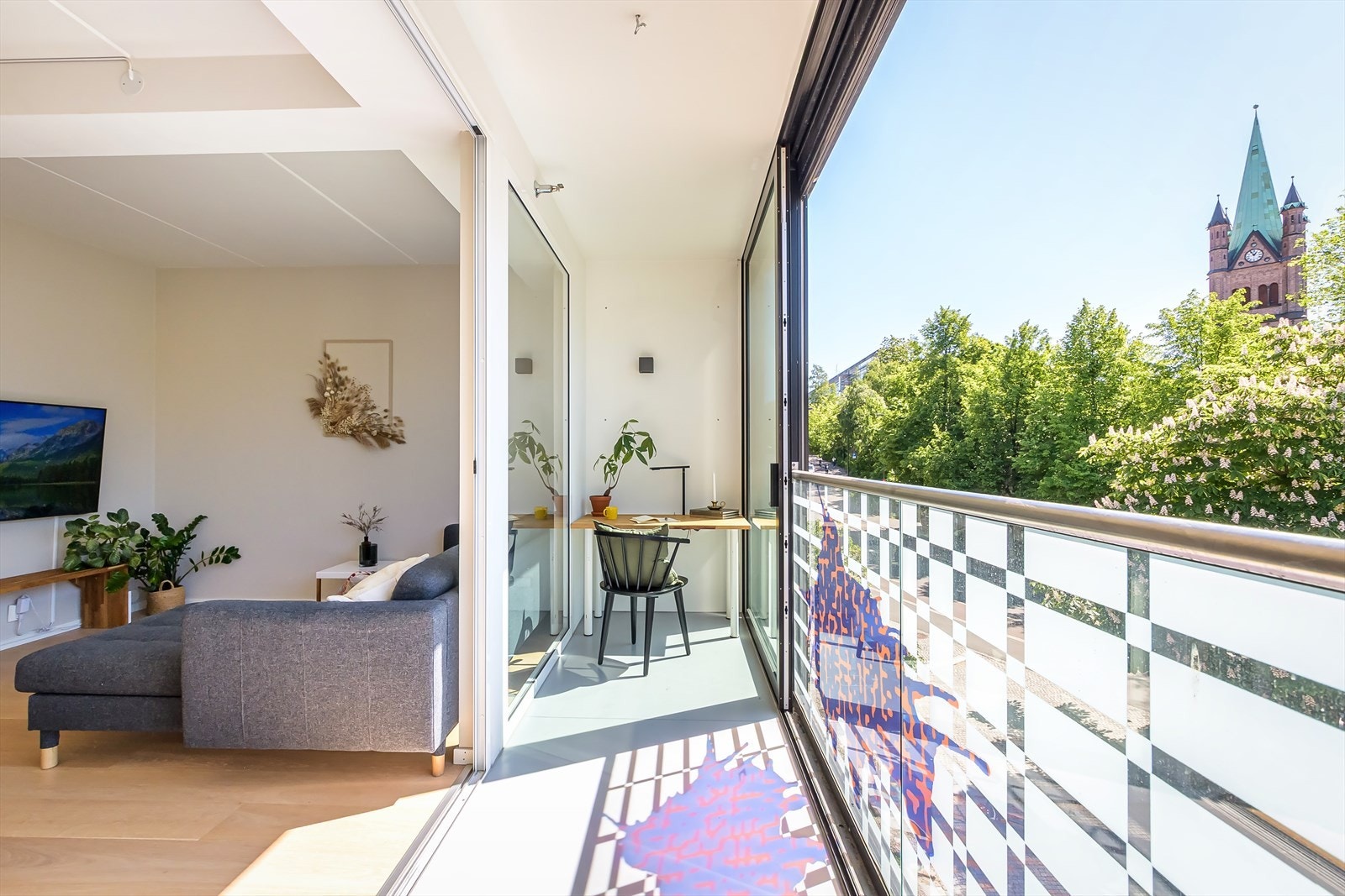 Leiligheten har god planløsning og ble pusset opp i 2022 med nytt gulv, malte flater og kjøkken. Galleribilde