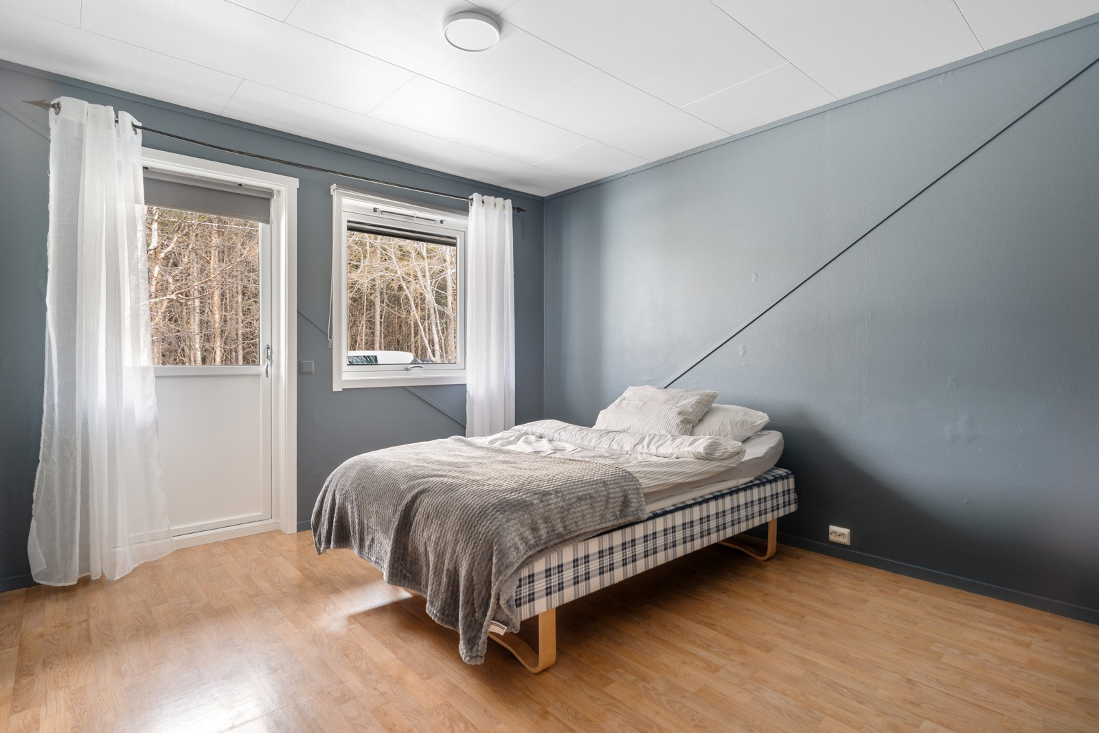 Huset har 3 soverom av god størrelse