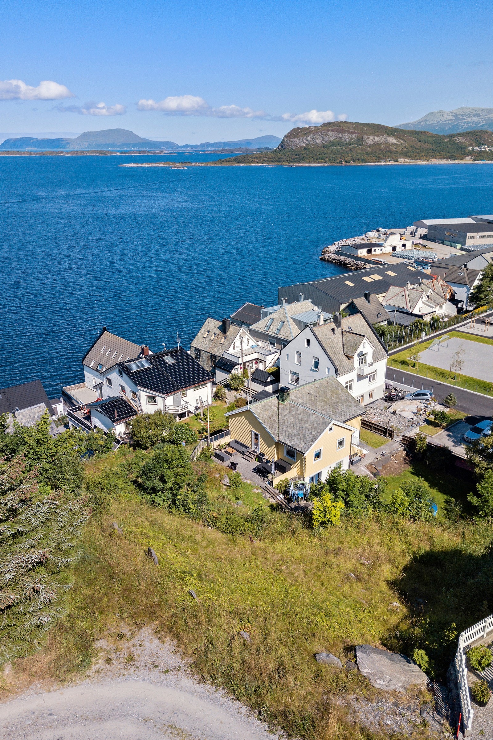 Fra tilkomst til tomten. Galleribilde