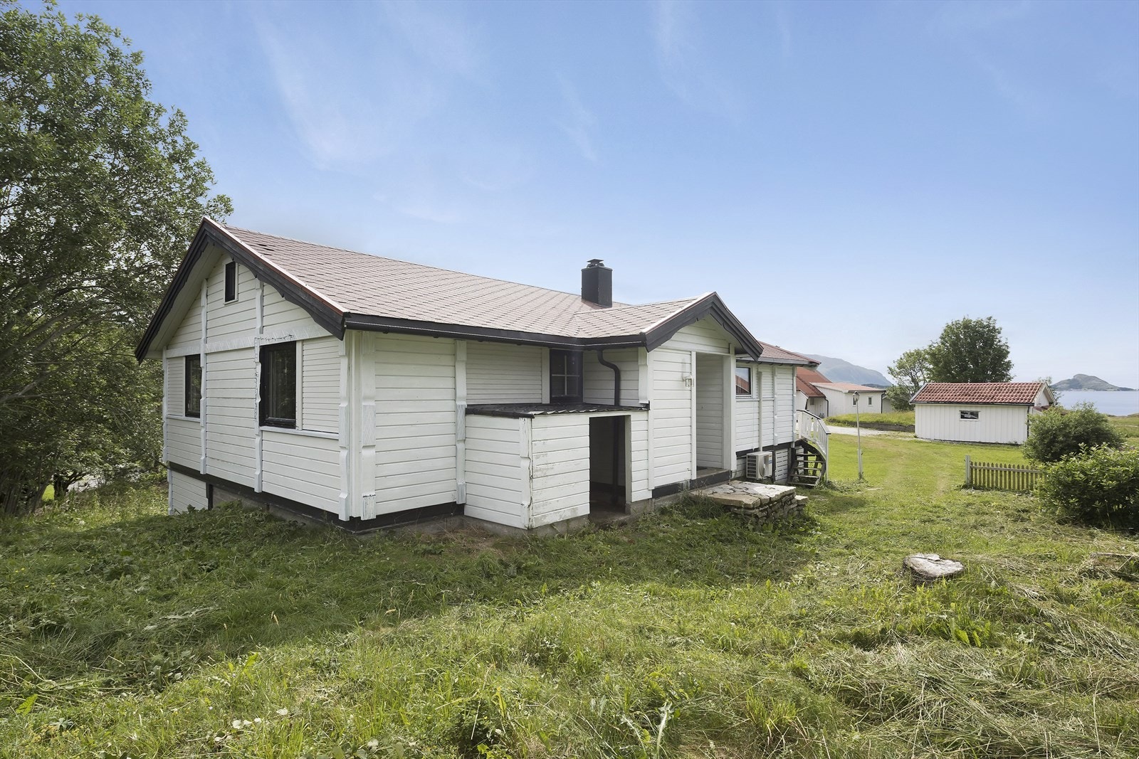 Bygget oppført fra Saltdalshytta i 1992 på et plan med hems over deler av bygget. Galleribilde