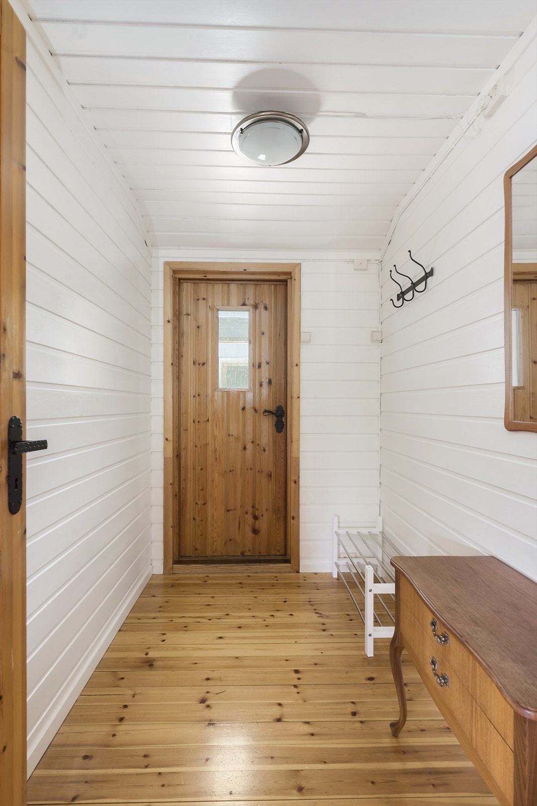 Gang mot inngangsdør. Galleribilde