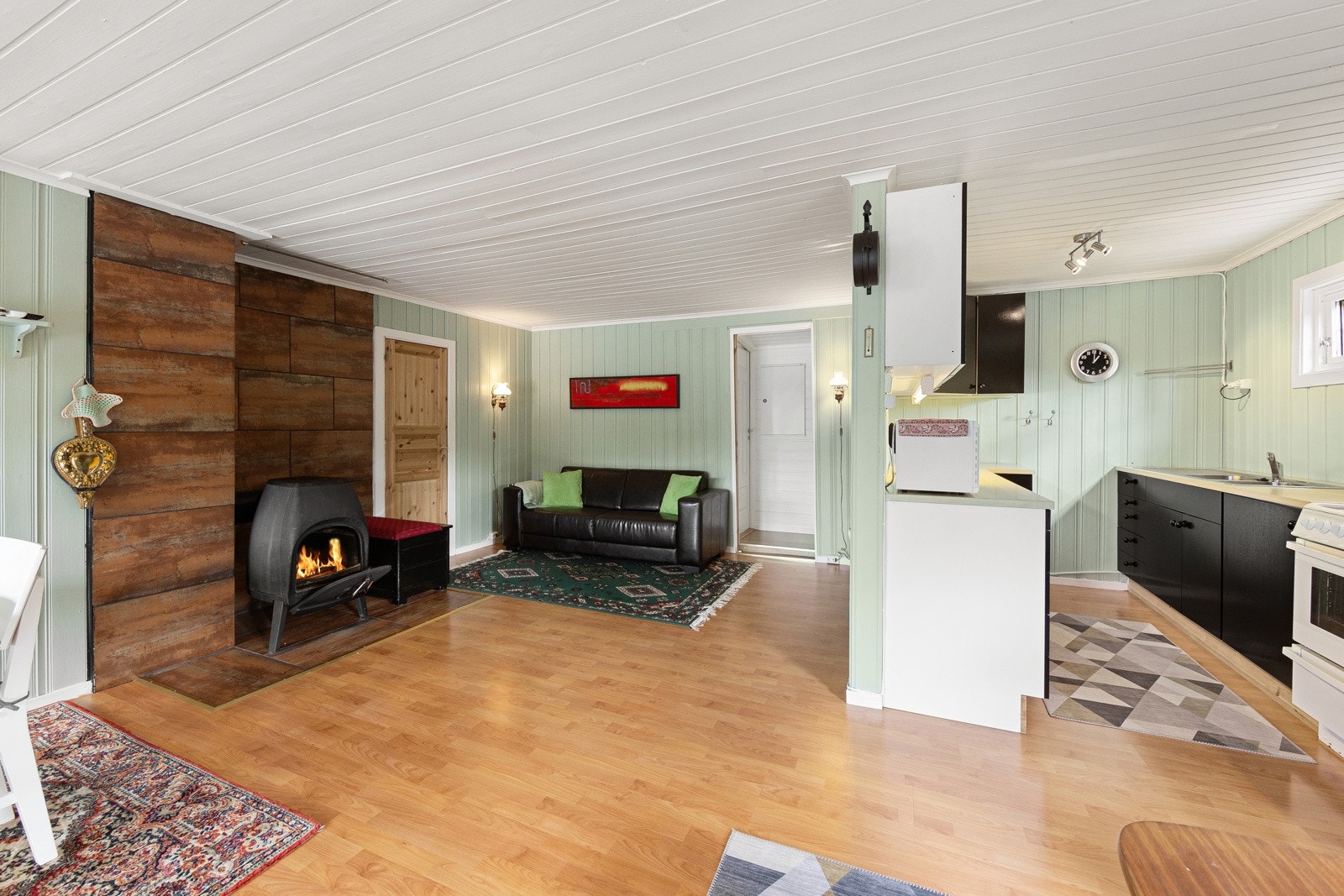 Peisen varmer godt på sene kvelder. Galleribilde