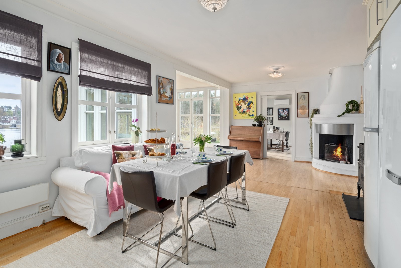 Åpen løsning mellom kjøkken/stue. Galleribilde