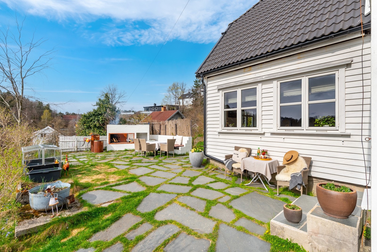 Uteplassen byr på gode solforhold. Galleribilde