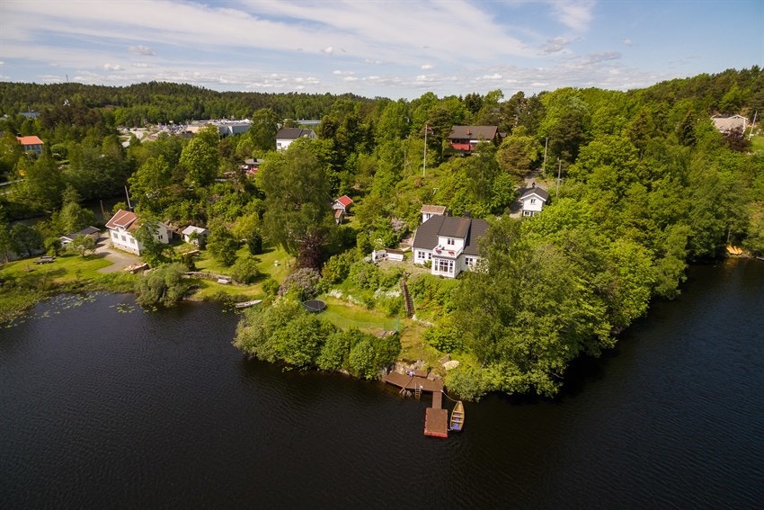 Eiendommen ligger høyt og fritt med sol hele året. Galleribilde