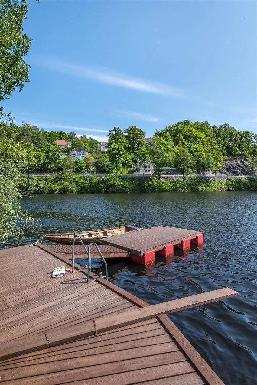 Tilhørende flytebrygge. Galleribilde