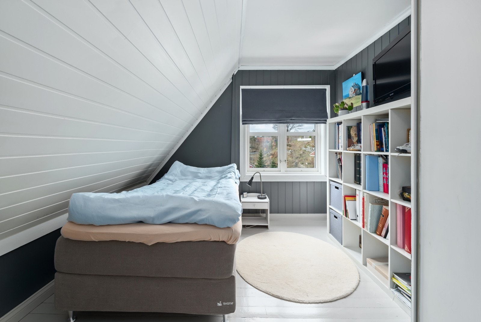 Soverom 2 er det også skyverdørsgarderobe. Galleribilde