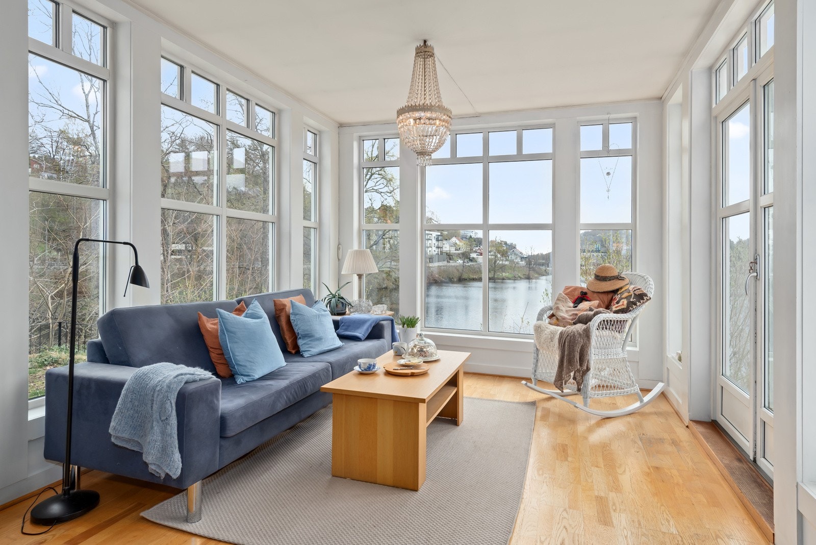 Masse vindusflater som byr på rikelig med lys og utsikt. Galleribilde