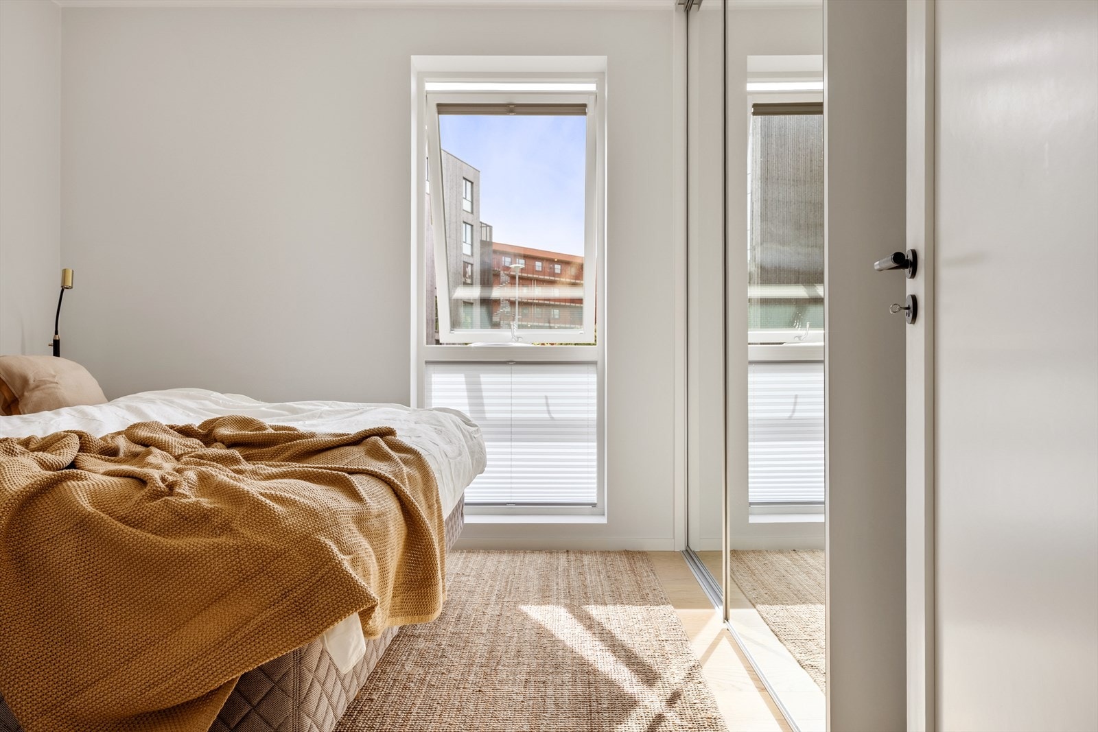 Begge soverommene er utstyrt med HTH garderobeskap. Galleribilde