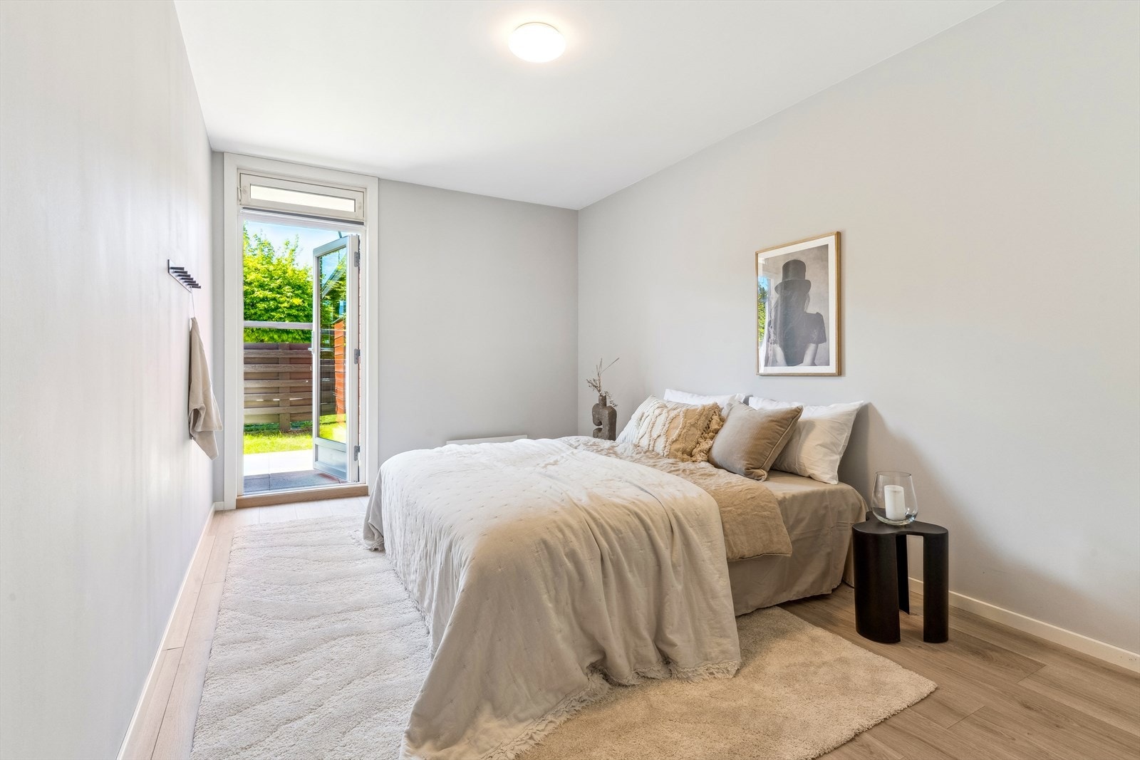 Hovedsoverommet har god plass til en dobbeltseng og tilhørende møblement. Galleribilde