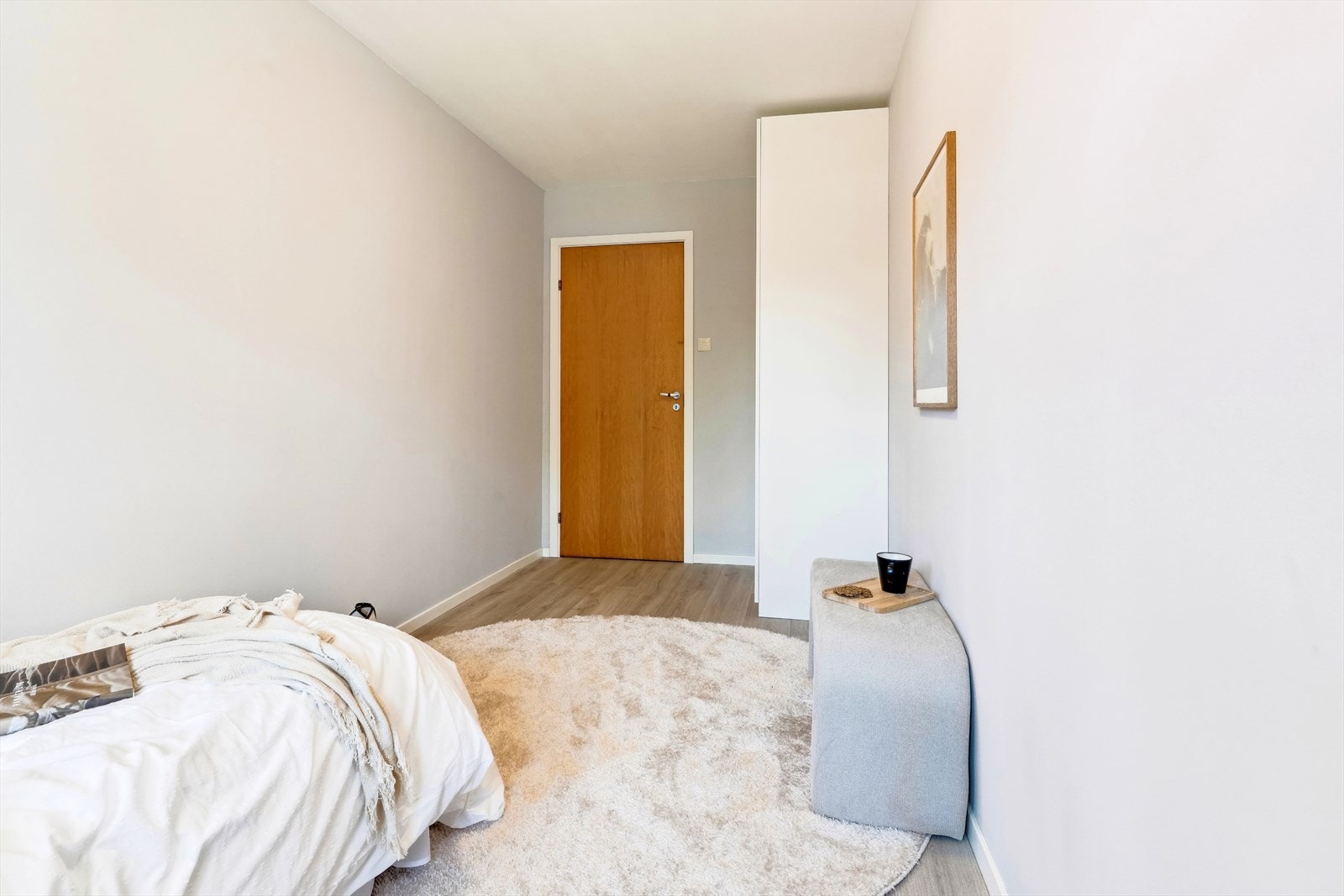 Garderobeskap montert. Galleribilde