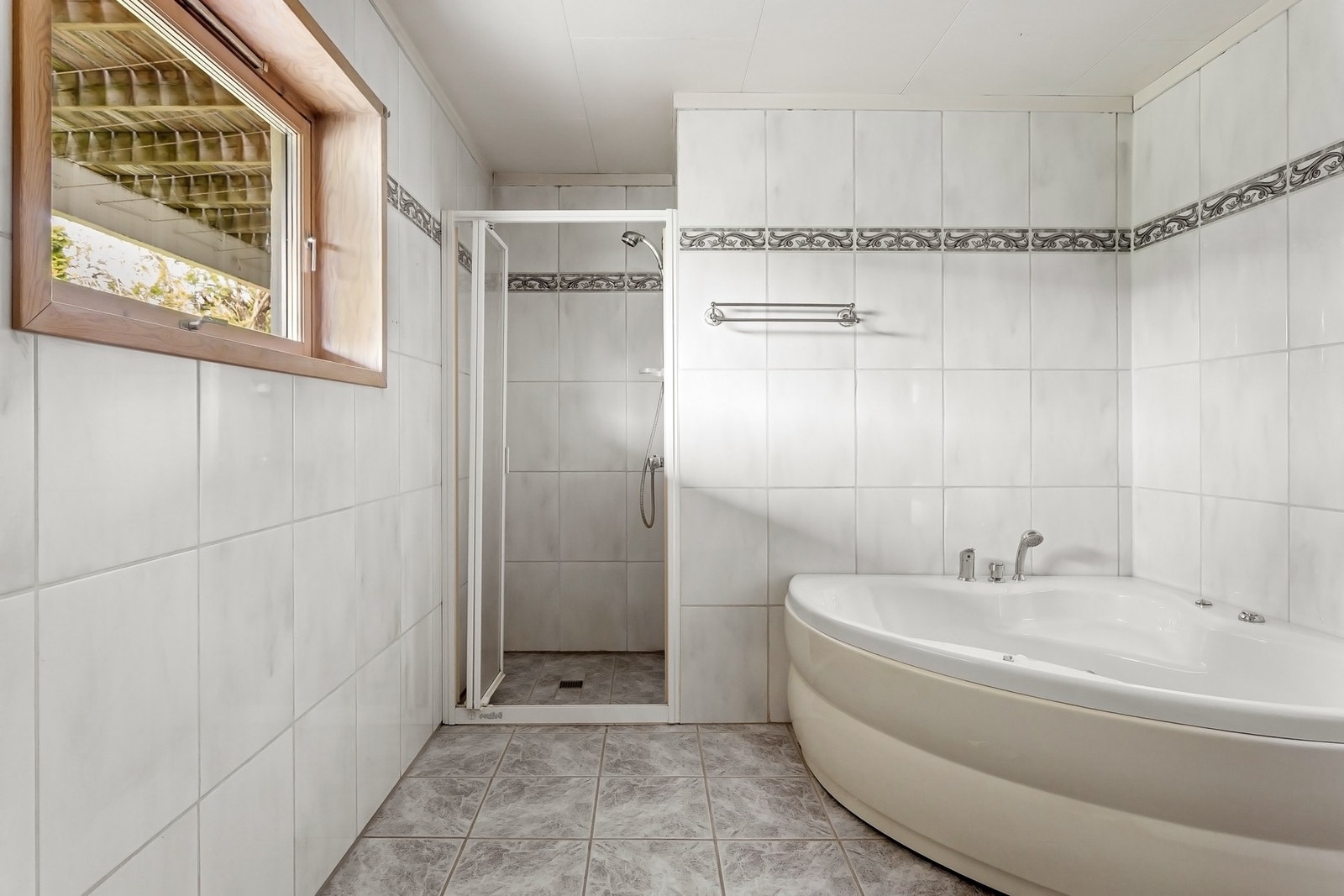 Badet i underetasjen er også av god størrelse. Galleribilde