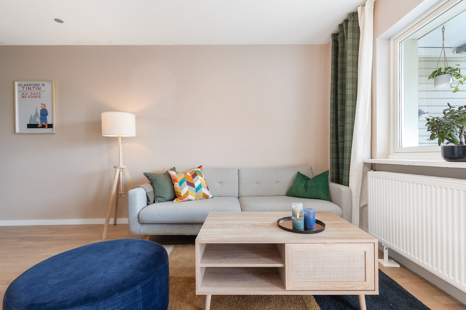 I stuen er det plass til å møblere med sofa, salongbord og TV-seksjon. Galleribilde