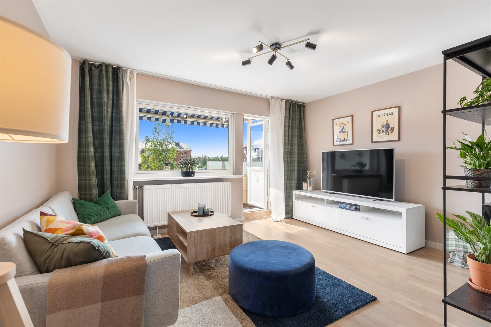 Robin Lauritzen v/ Krogsveen Eiendomsmegling har gleden av å presentere Karl Staaffs vei 33! Galleribilde