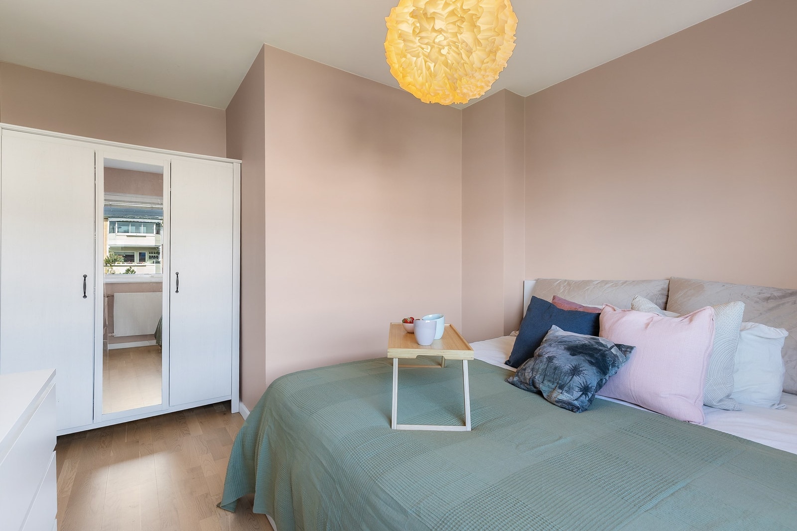 Her er det også et romslig garderobeskap. Galleribilde