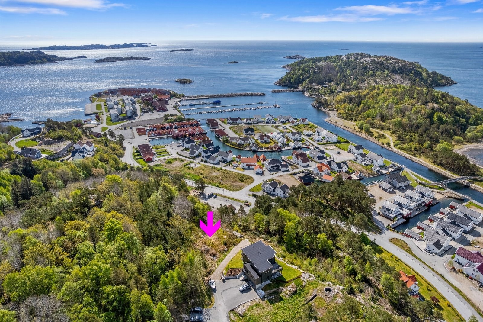 Sørlandsidyll med muligheter for leie og kjøp av båtplass/båthus i området ved Båly. Galleribilde