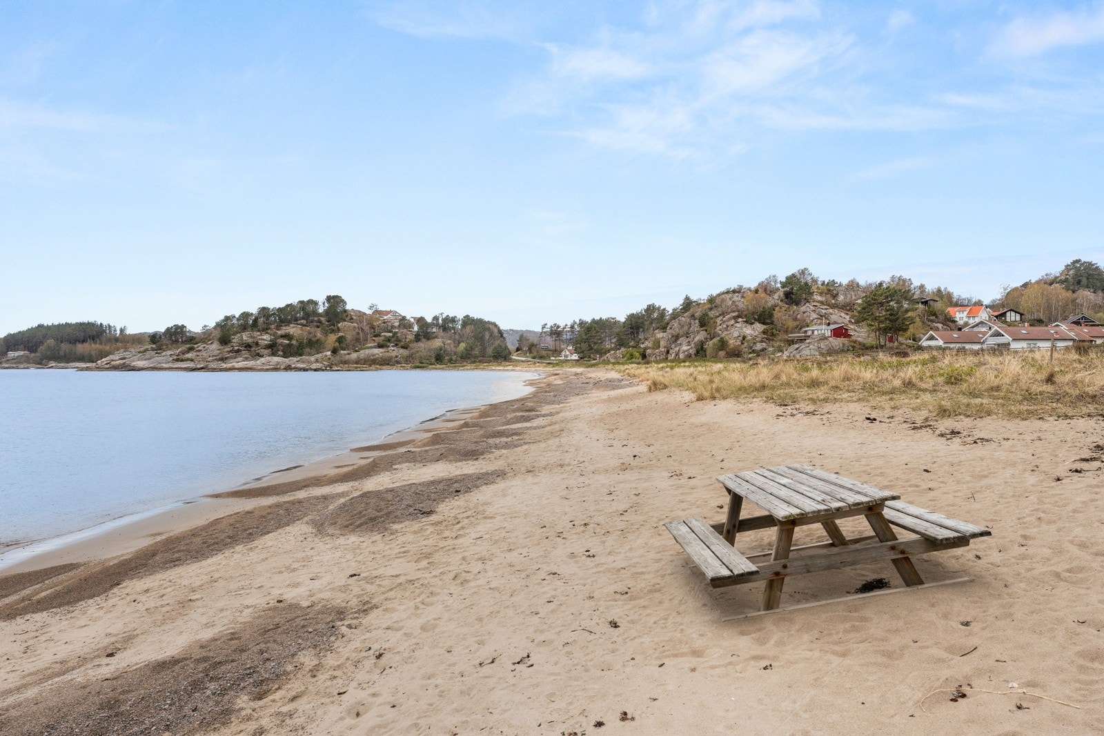 Njervesanden er en 300 meter langgrunn sandstrand. Galleribilde