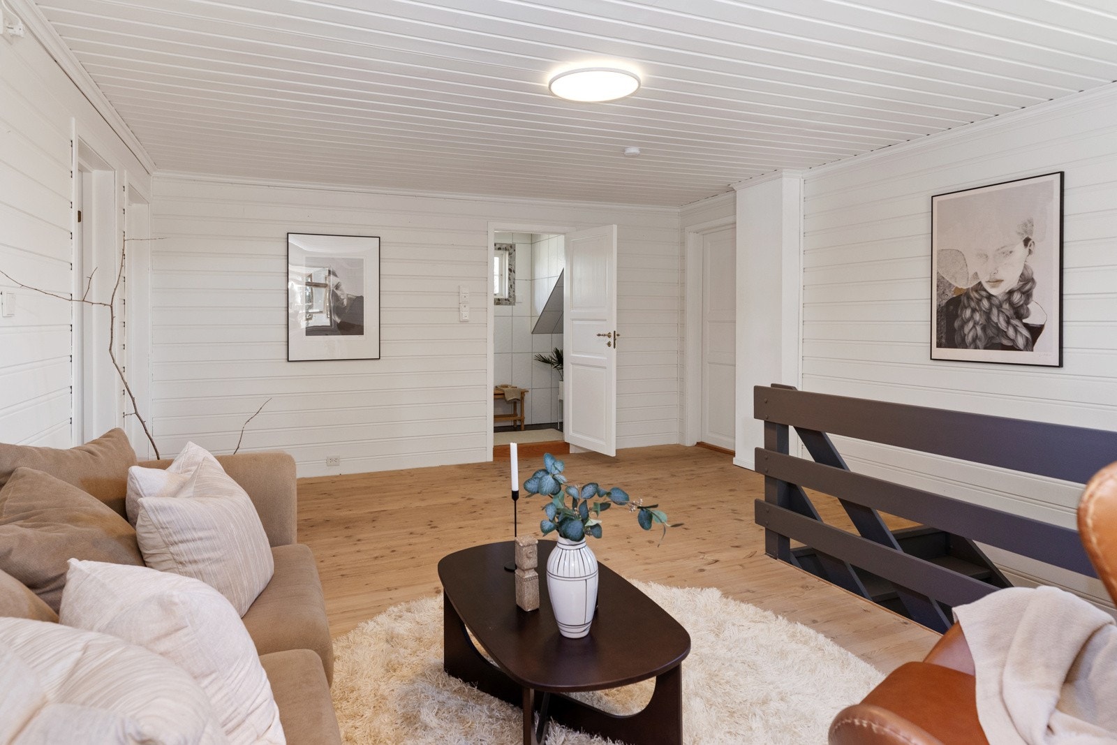 I andre etasje finner du også en egen stue - et perfekt oppholdsrom for barn eller ungdom. Galleribilde