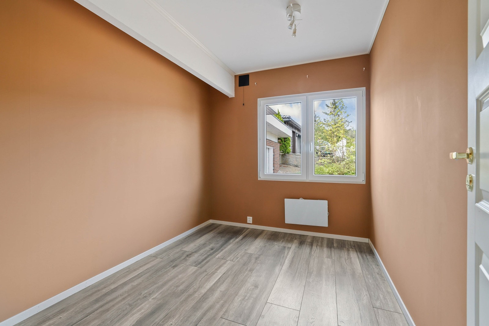 Tre soverom gjør boligen praktisk for en småbarnsfamilie. Galleribilde