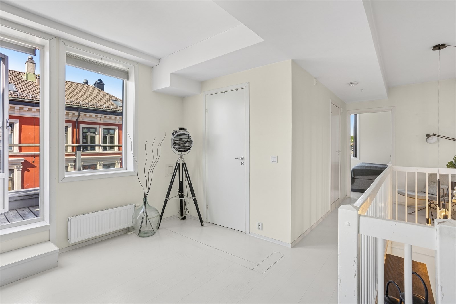 Loftstue i 2.etasje med utgang til den flotte takterrassen. Galleribilde