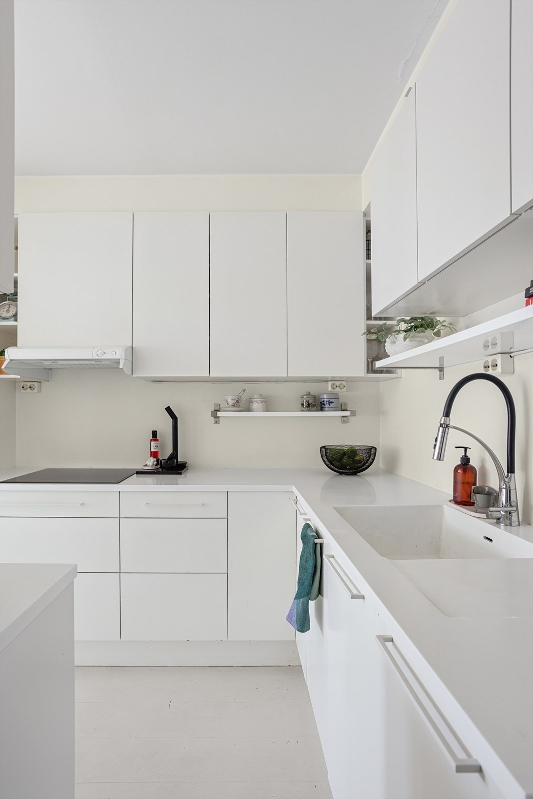 Kjøkkenet har integrerte hvitevarer som medfølger kjøpet. Galleribilde