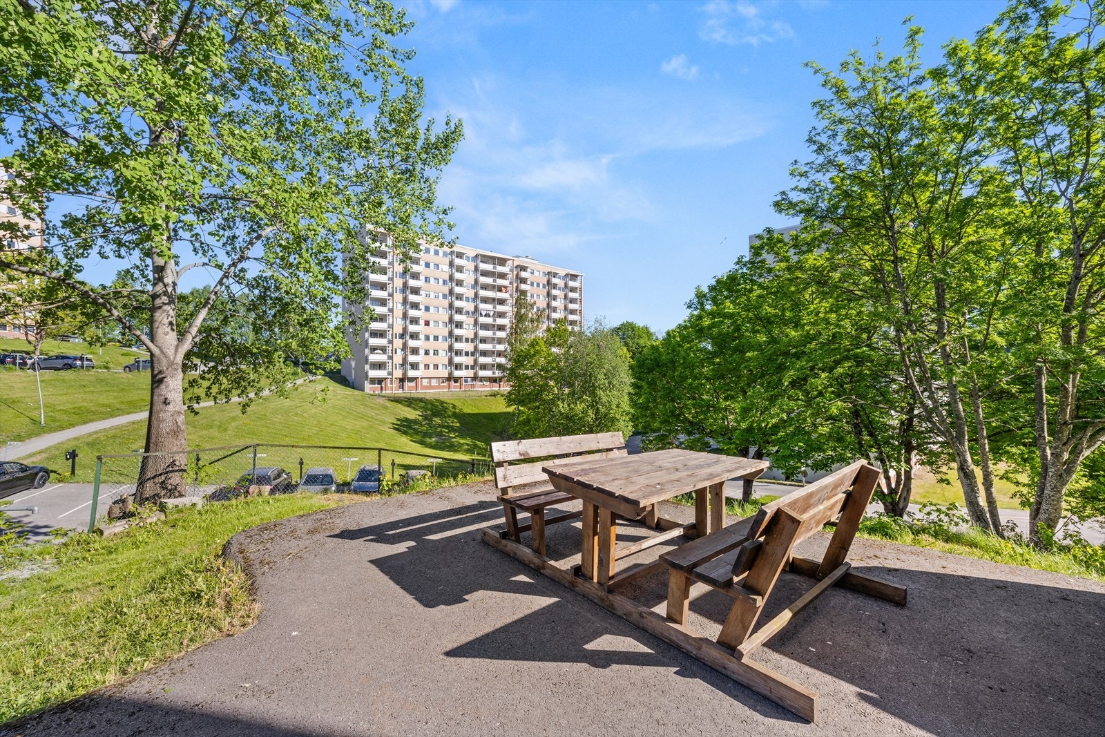 Eiendommen har grønne og fine nærområder Galleribilde