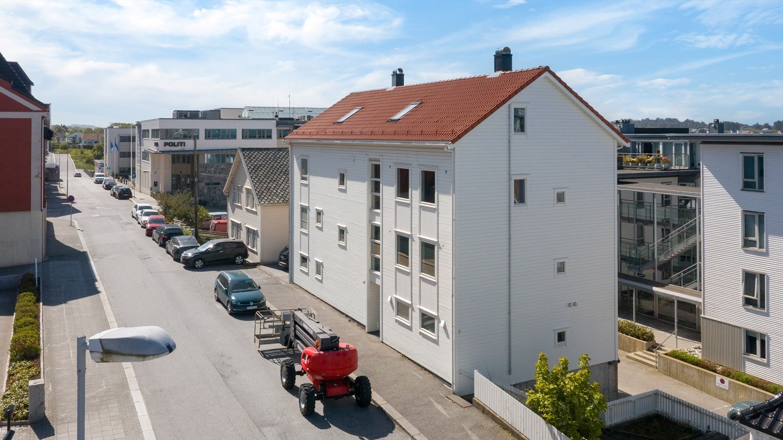 Leiligheten ligger fint til i 2. etasje i et leilighetsbygg fra 2003 - her bor man sentralt i Haugesund sentrum med nærhet til "alt" Galleribilde