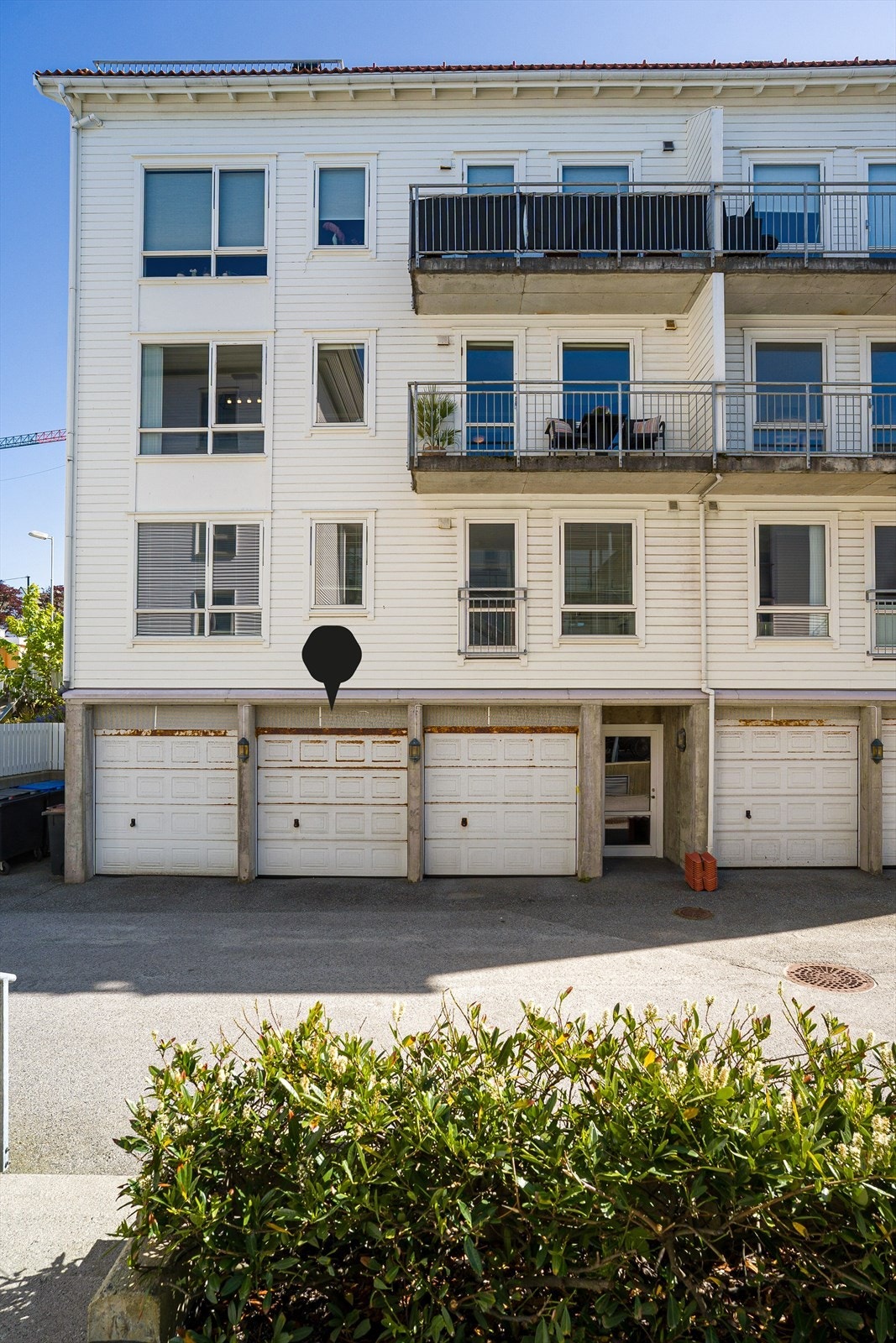 Det medfølger også en fast parkeringsplass i lukket garasjeanlegg med egen kurs og stikk for elbillading Galleribilde